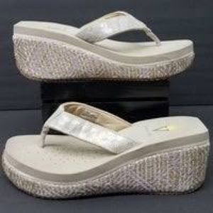 Volatile size 8 wedges metallic silver
